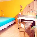Хостел Shantee House *