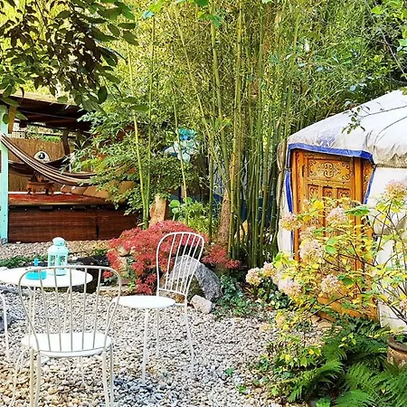 Hostel Shantee House *